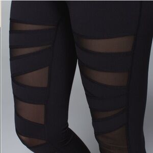 Lululemon High Times Crop‎ Tech Mesh in black size 6